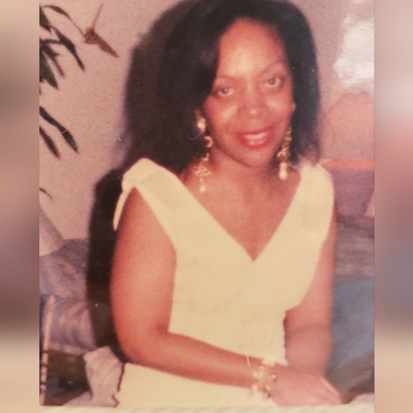 Meet your Posher, Sharon - Picture 4 of 4